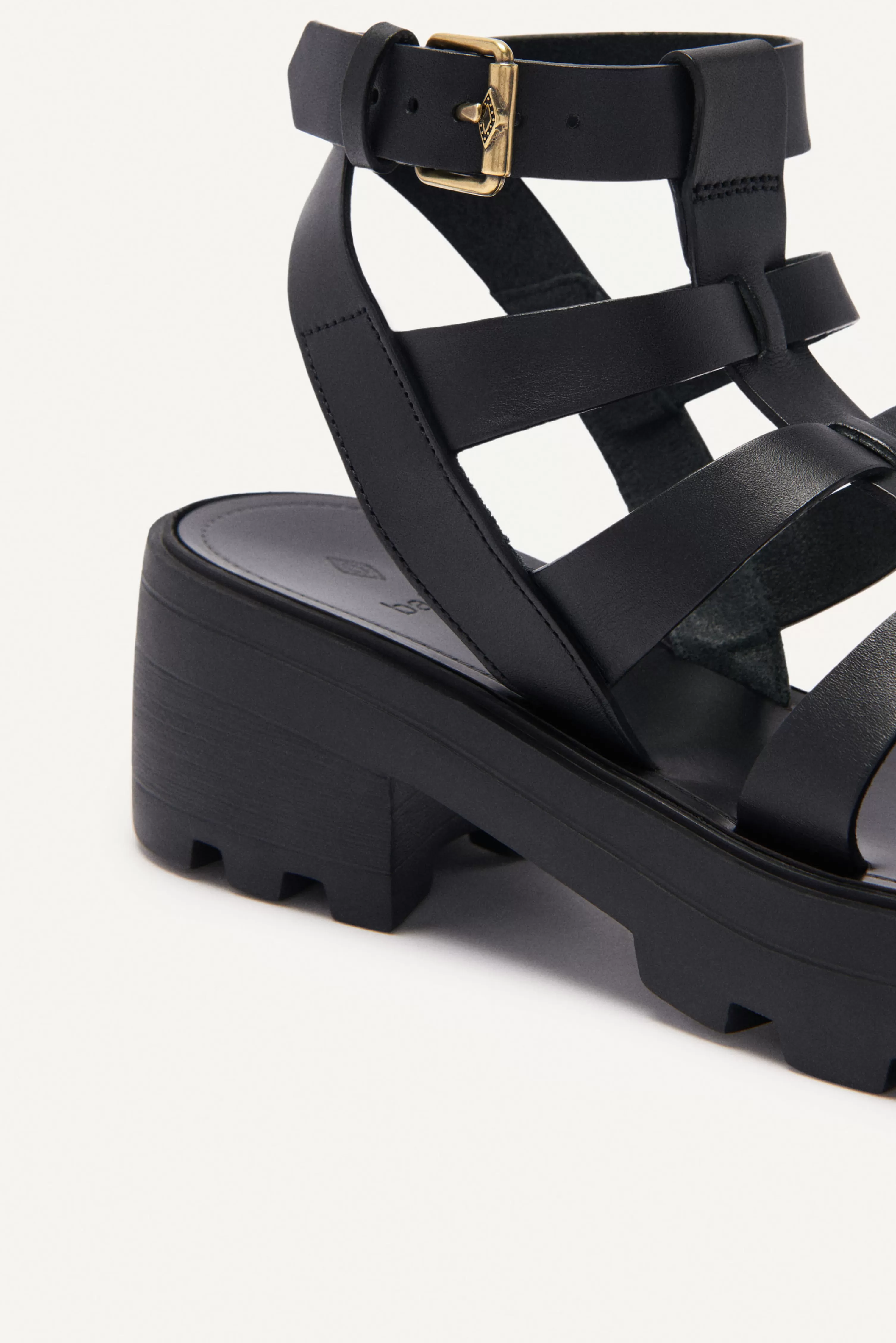 ciara_2-1.webp ba&sh Ciara.